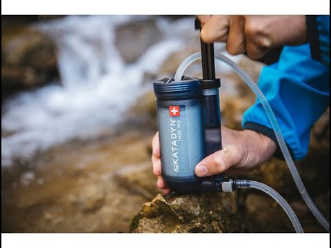 Cómo utilizar un filtro de agua portátil en la montaña